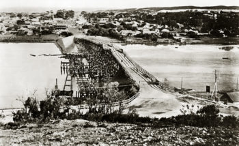 Second Fremantle Bridge under construction. The first bridge was opened in 1866 the second to replace it but did not outlast the first one