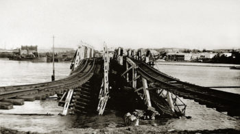 Fremantle Bridge washes away 1926